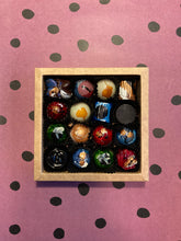 Afbeelding in Gallery-weergave laden, Aanbieding! Bonbons Medium plus Kookboek “Proef de liefde” t.w.v. €19,95